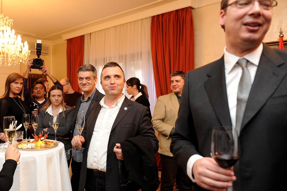 Čika Vučiću, Radulović me dirao: Vučićević se žali premijeru i hoće da se bije liderom DJB (FOTO) (VIDEO)