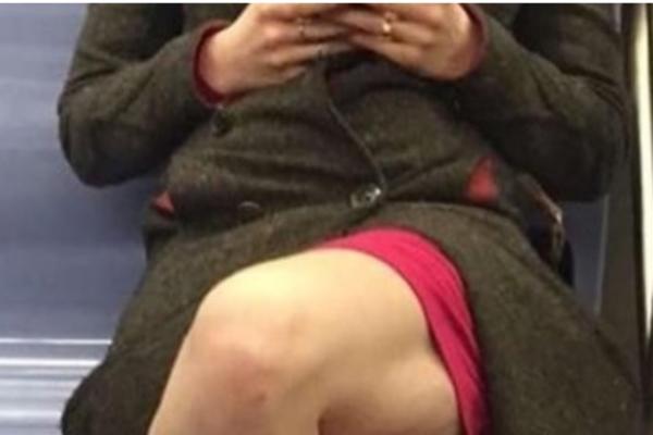 Ova slika je ozbiljno uznemirila svet, a žena je samo sedela u prevozu (FOTO)