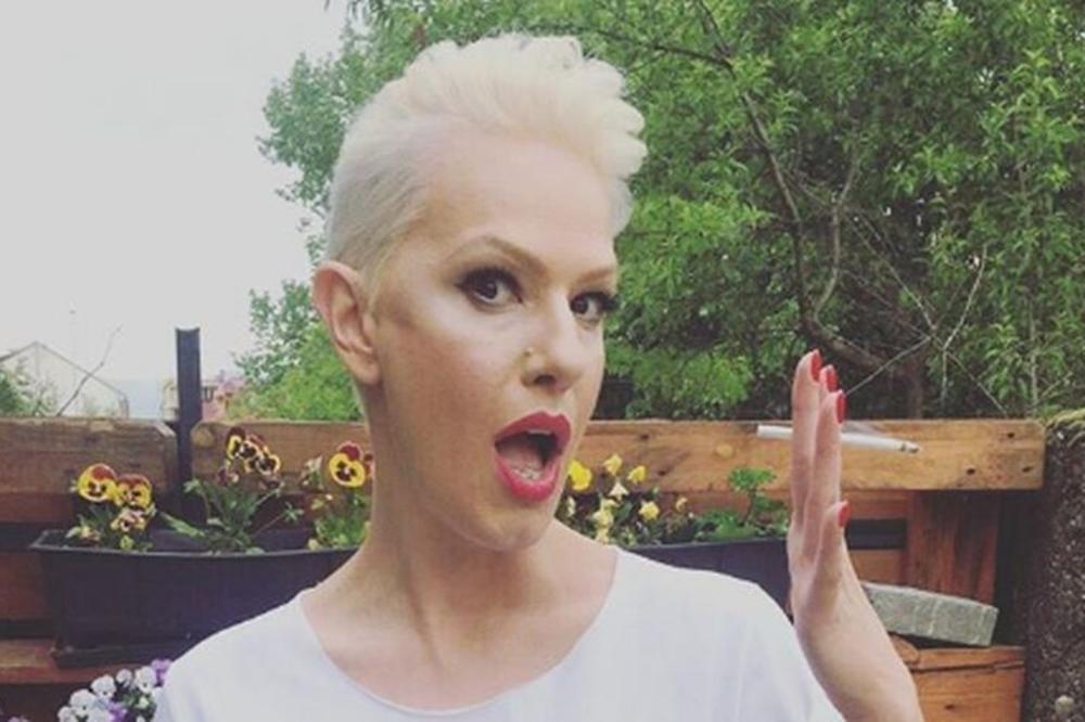 SKINULA SE TIJANA DAPČEVIĆ PA FOTKU OKAČILA BEZ TRUNKE BLAMA: Opis je sve ŠOKIRAO, kome se ovo OBRAĆA?