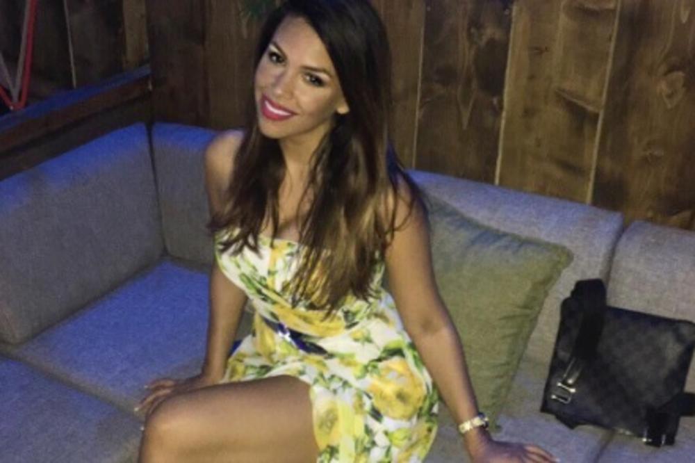 Omaklo joj seee...Kaja zaboravila brus! Muškarci odlepili! (FOTO)