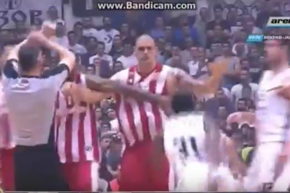 Micić i Vilson se hvatali za gušu, pa se umešao i Cirbes! (VIDEO)