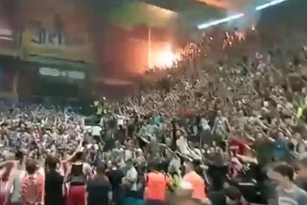 Igrači Zvezde otrčali Delijama u zagrljaj, a ovi zapalili baklje! (VIDEO)