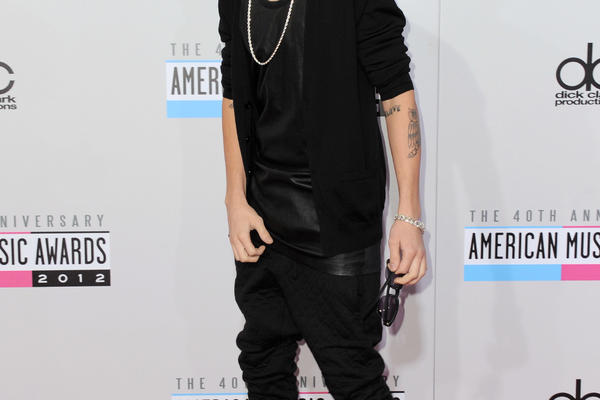 Bahati Biber se kačio sa obezbeđenjem, pa popio pesnajom po faci! Snimak koji je zapalio veb!