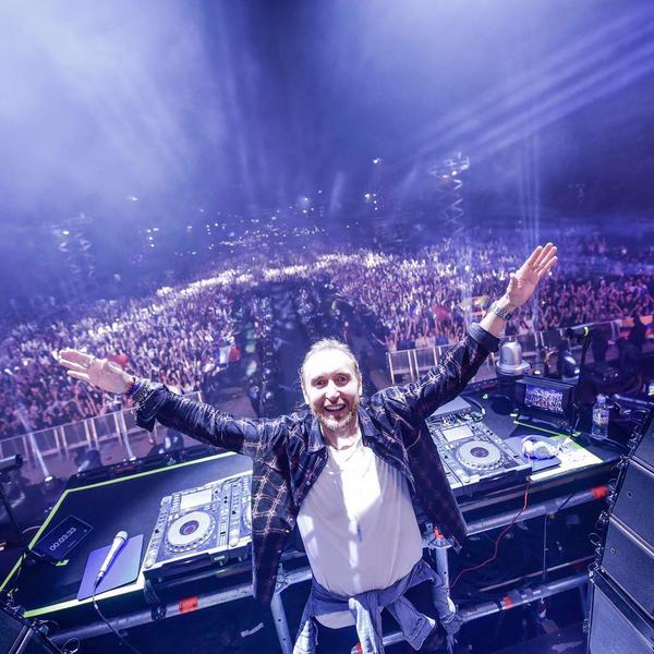 Dejvid Geta pred EURO 2016 oduševio 83.000 ljudi pod Ajfelovom kulom! (VIDEO)