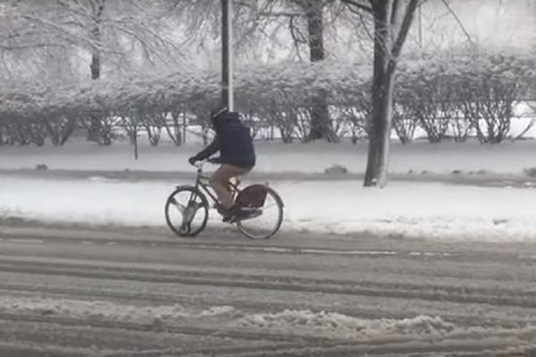 SKORO NISTE ČULI GENIJALNIJI VIC KOJI TERA SUZE NA OČI: Sreli se pravoslavni i katolički POP...