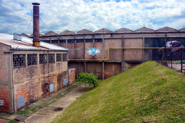 MILOŠ SE ZAVUKAO ISPOD ROBOTA KOJI GA JE SAMLEO ŽIVOG: Detalji užasne pogibije u CIGLANI!