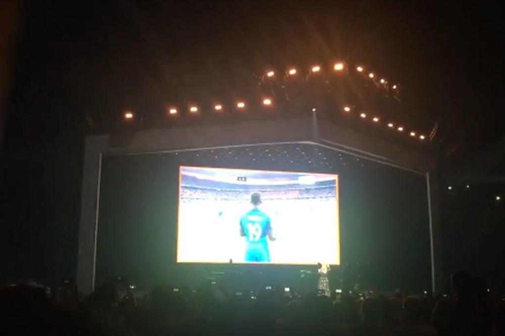 POZNATA PEVAČICA U POTPUNOM PAKLU: Pola njenog tima ŽIVOTNO ugroženo!