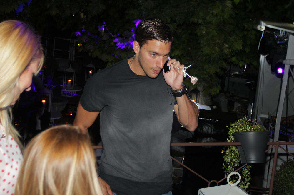 IMALA JE PROBLEME NA POROĐAJU!? Vlada Vuksanović je postao otac, a sada je EMOTIVNOM porukom sve žive RASPLAKAO!