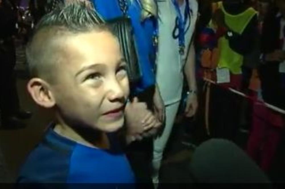 Moj tata najbolje izvodi slobodne udarce na svetu! (VIDEO)