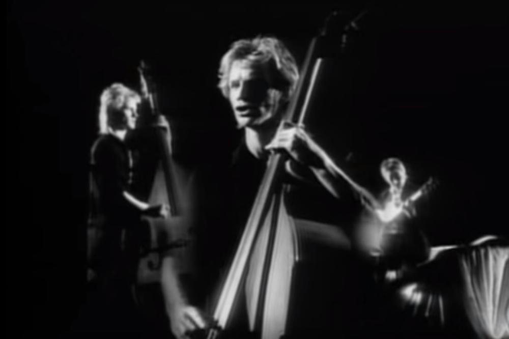 Ovu ljubavnu baladu obožavaju svi, a ne znaju da je u stvari vrlo izopačena! (VIDEO)