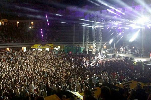 SVI SMO PLAKALI UZ HIT "TU NOĆ KAD SI SE UDAVALA", A NIKO NE ZNA DA SE IZA TEKSTA KRIJE KRVAVA TAJNA: Ubila se!