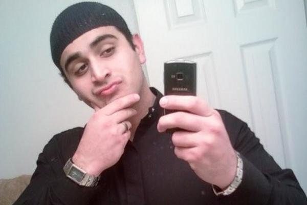 Obožava selfije: Ovako izgleda terorista koji je pobio 50 gejeva u Orlandu!