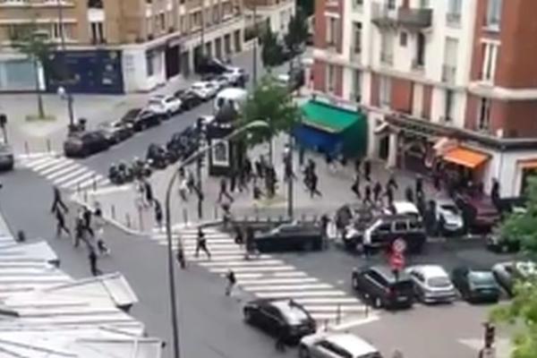 Pojavio se snimak kako navijači PSŽ i Srbi vijaju Turke po ulicama Pariza! (VIDEO)