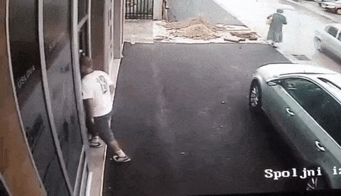 Strava i užas: Pogledajte kako starica iz Leskovca upada u šaht!