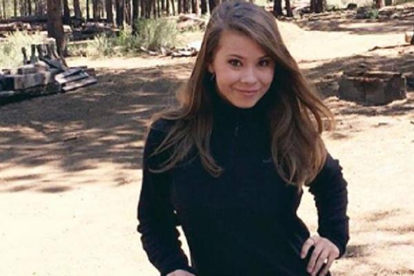 Ćerka tragično preminulog lovca na krokodile je porasla i izgleda čarobno! (FOTO)