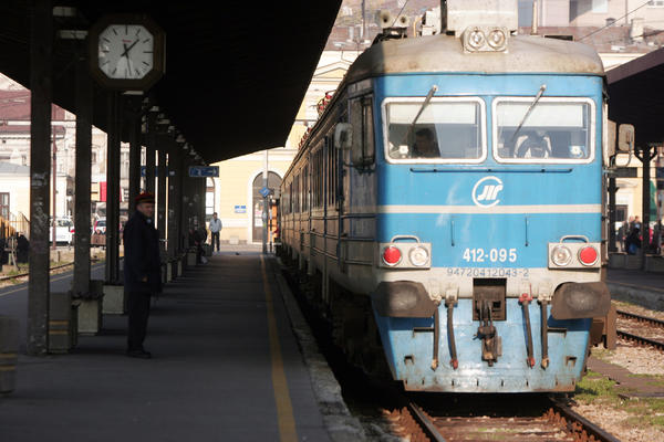 STRAŠNA TRAGEDIJA NADOMAK NIŠA: Voz pregazio čoveka na stanici, NAŠAO SE NA ŠINAMA NIJE MU BILO SPASA!