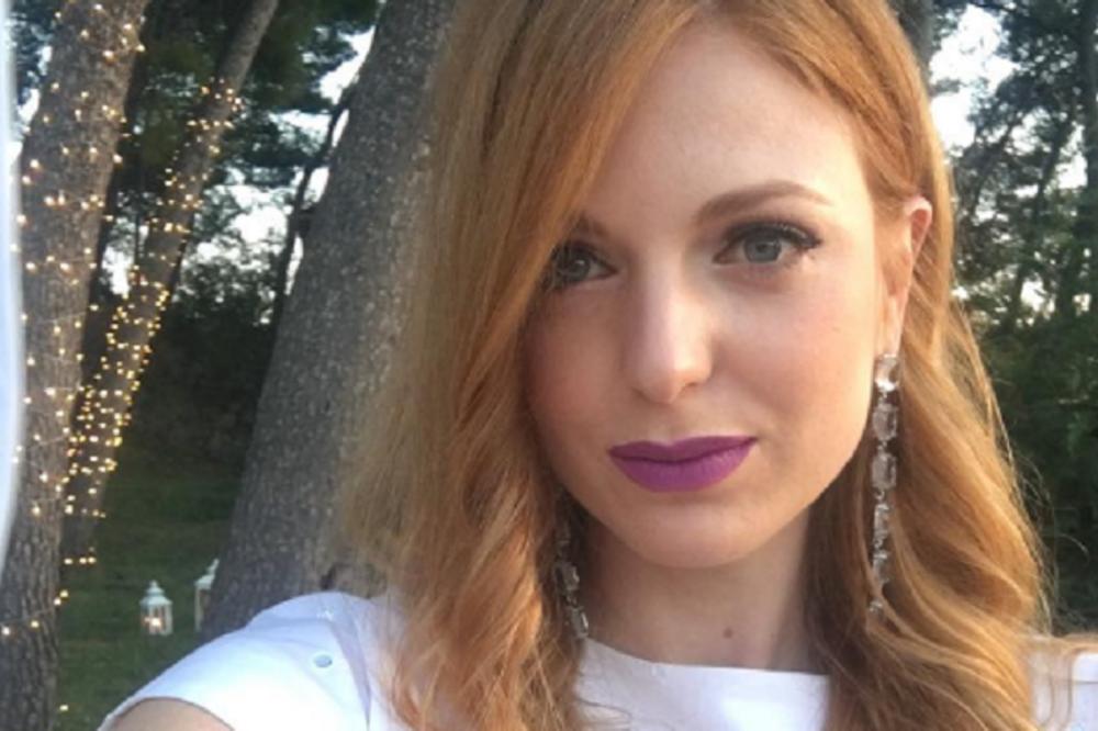 Otkud ovo? Cica Petra Strugara se bacila na žene! Evo kako se ljubi u usta sa našom glumicom!