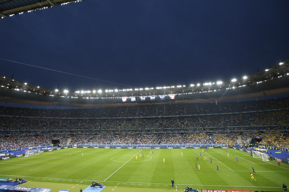 Lažna uzbuna zbog sumnjivog paketa pre meča koji sudi Milorad Mažić! (FOTO)