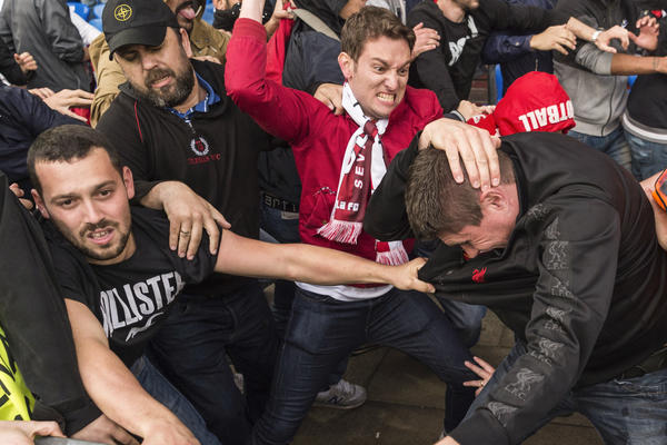 FESTIVAL NASILJA NAS OČEKUJE U RUSIJI! Kako će Englezi posle ovoga smeti na Mundijal? (FOTO) (VIDEO)