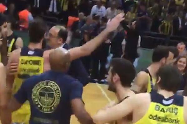 Fener rasturio Efes i uzeo titulu! Bogdanović opet briljirao! (VIDEO)