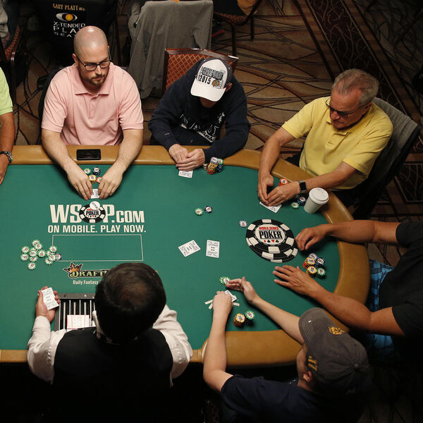 VIC DANA KOJI ĆE SE POSEBNO SVIDETI SRBIMA: Igrao Mujo poker cele noći i izgubi sve...