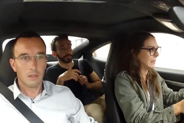 Došli su da polažu vožnju, samo što ih je umesto kola na kojima su učili dočekao Porše 911 (VIDEO)