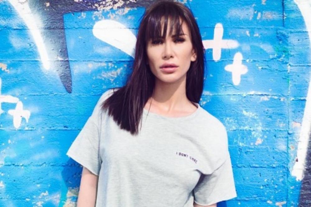 Nemoguće da je to ona! Nikolija bez trunke šminke ne liči na sebe! (FOTO)