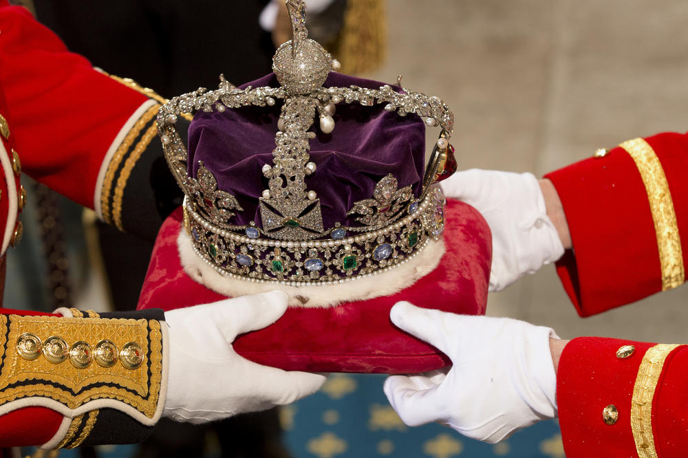 Pogledajte veličanstven nakit britanske krune (FOTO) (VIDEO)