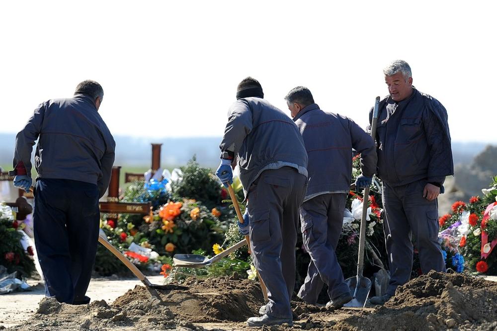 Džaba umirete, nećemo da vas zakopamo! Niški grobari dokazuju da u Srbiji više ni smrt nije siguran posao! (FOTO) (VIDEO)