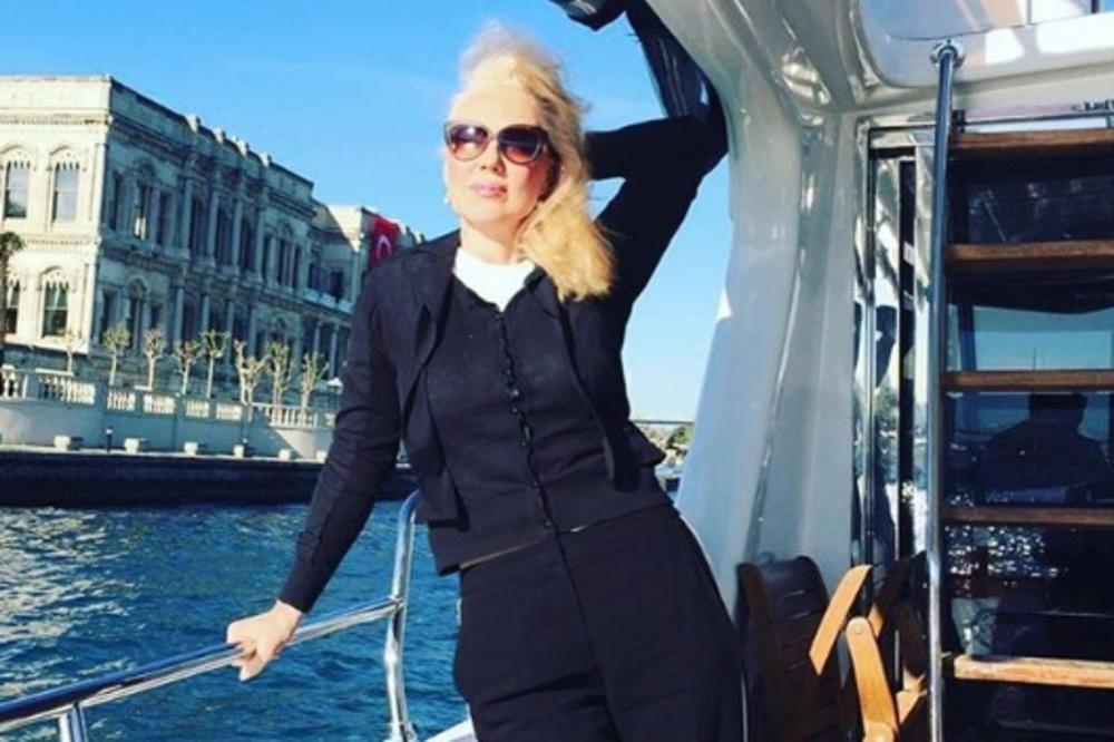 Da li je pogrešio: Koja vam je bolja - Brena ili Bobina bivša žena? (FOTO)