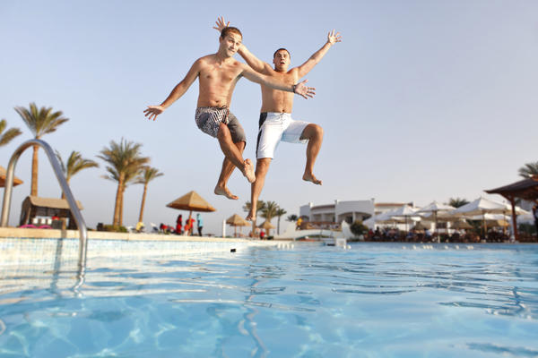 Okupajte se pre svakog ulaska u bazen! Ne igrajte se s ovim, može biti fatalno! (FOTO) (GIF)