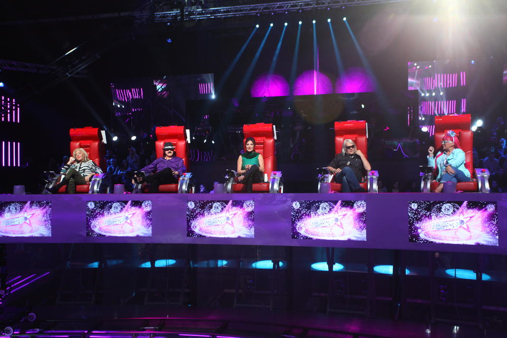 Biće ko u Skupštini: Otkriven još jedan član žirija Pinkovih zvezda! Ona nikom neće prećutati! (FOTO)