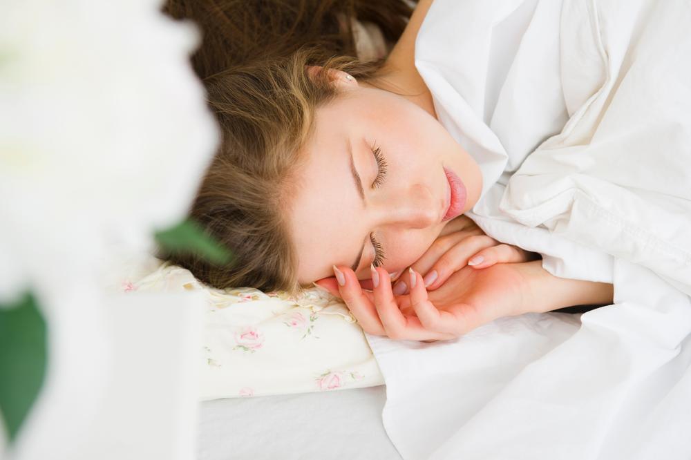 KIROPRAKTIČAR OTKRIO KOJA JE POZA NAJGORA ZA SPAVANJE: Od OVOGA će vam glava PUCATI OD BOLOVA, uzrok je migrene