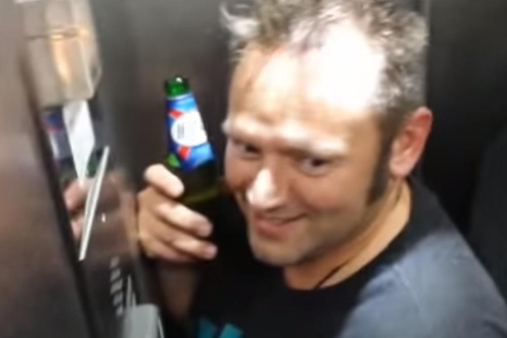 Ako ovo zapne, umrećemo: Ludilo u najmanjem liftu na svetu! (VIDEO)