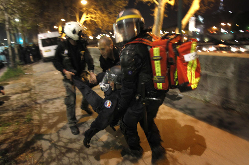 Tuča u Lilu: 16 povređenih u sukobu engleskih navijača i policije! (VIDEO)