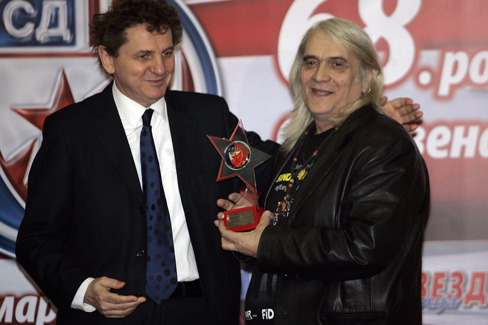 Svi ga znate kao velikog Deliju, a pevao je himnu Grobara! (VIDEO)