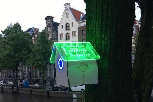 Liči na kućicu za ptice, ali ovo je zapravo pametan i odgovoran izum! (VIDEO)