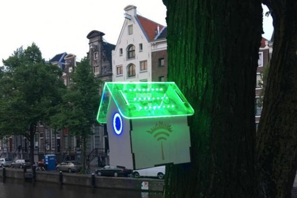 Liči na kućicu za ptice, ali ovo je zapravo pametan i odgovoran izum! (VIDEO)