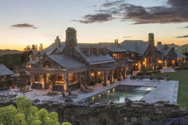 Pseća vila od 39 miliona dolara na prodaju: Ludački luksuz za četvoronošce! (FOTO) (VIDEO)