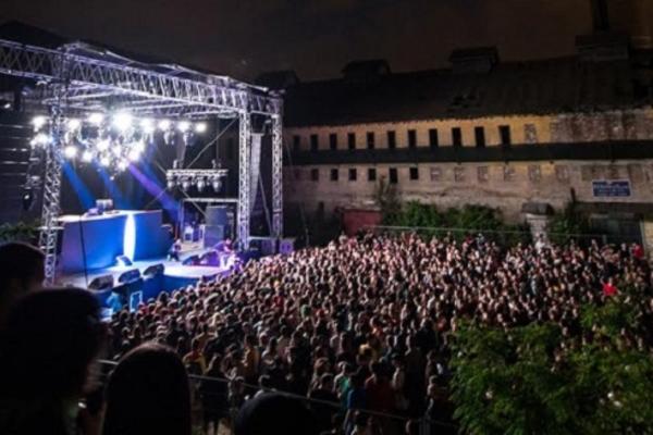 DEV9T: Visoke štikle nisu izbor koji savetujemo! (FOTO)