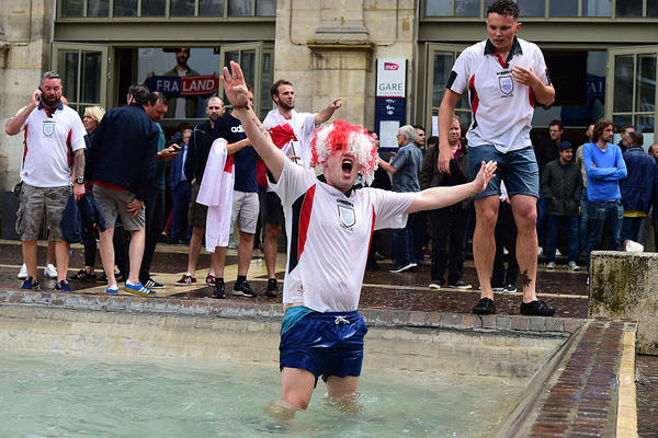 "NEMA RUSA, ALI TU SU SRBI" Utakmica visokog rizika? Englezi redovno DIVLJAJU, a Srbiji se pamti Đenova 2010!