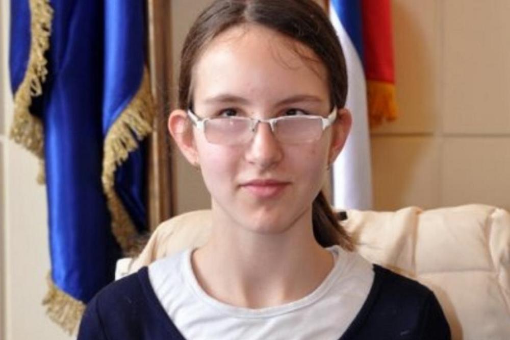 Danice - carice! Ona je prva položila maturu Brajevom azbukom!