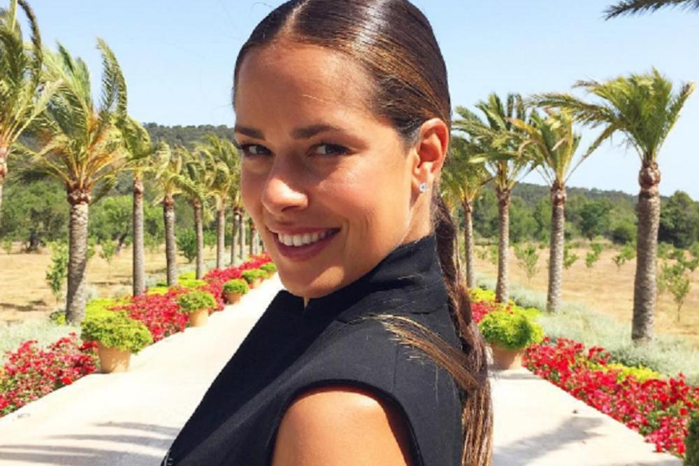 Mnoge ovo kopka: Da li je Ana Ivanović zadržala svoje prezime ili ćemo je ubuduće zvati gospođa Švajnštajger? (FOTO)