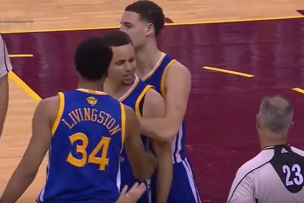 Frustrirani Kari iz besa pogodio sina suvlasnika Klivlenda gumom za zube! (VIDEO)