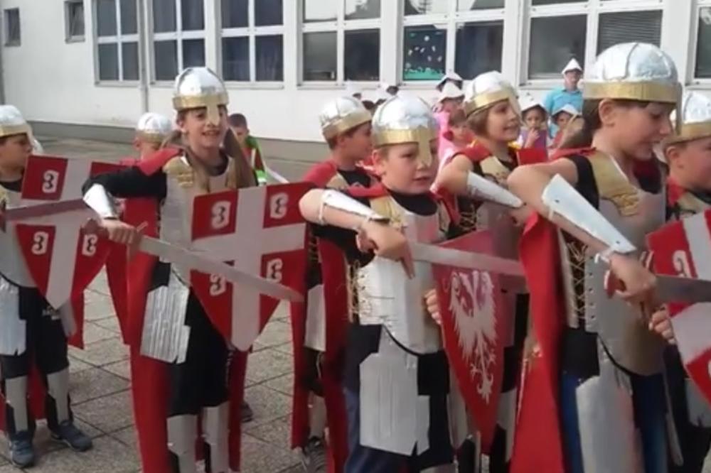Prizor iz Bosne oduševio region: Mali srpski vitezovi pevaju o Kosovu (VIDEO)