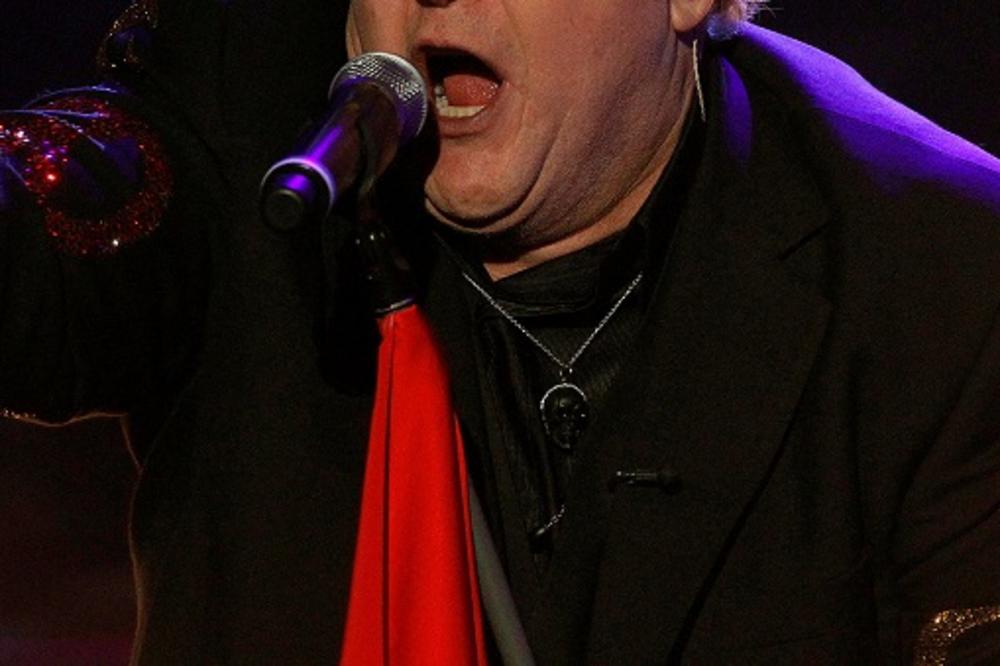 Neverica! Posle samo 2 dana... Poznati pevač se srušio na sceni tokom nastupa! (VIDEO)