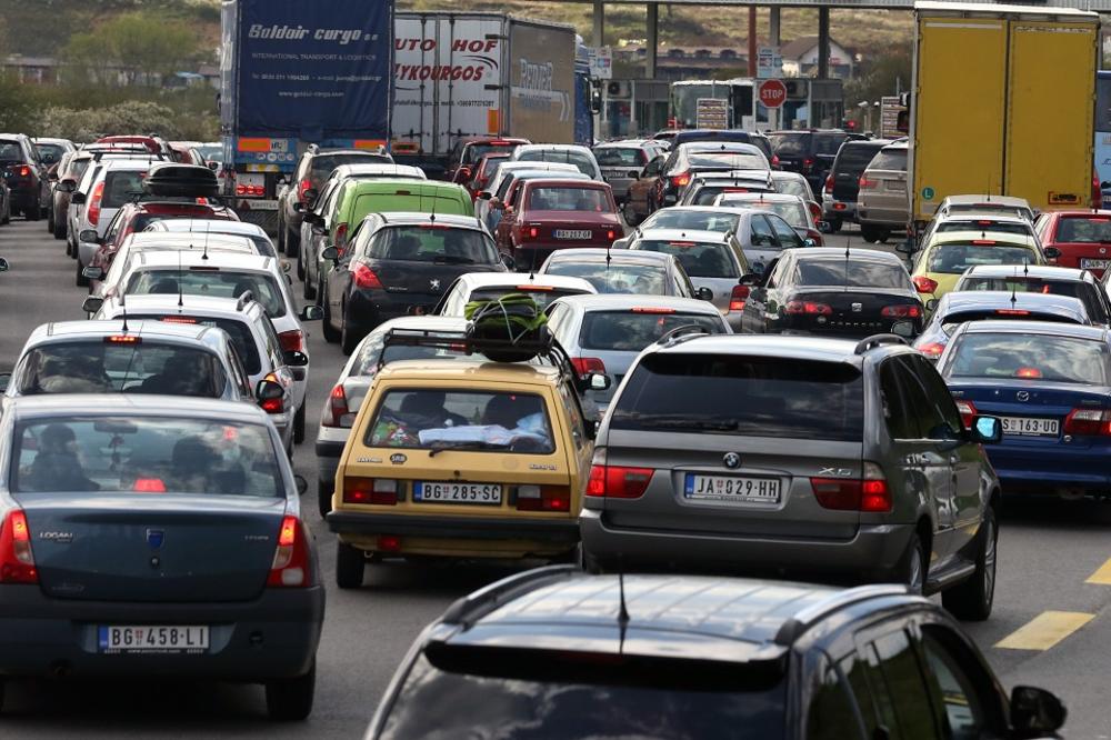 Kolaps na Autokomandi, gužve širom grada!