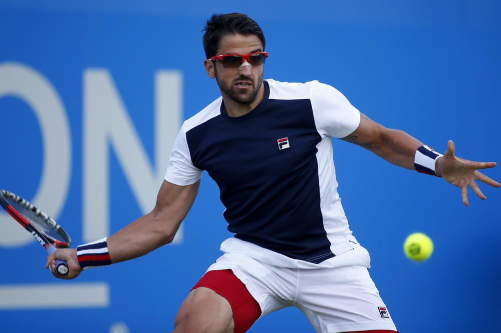 TIPSA BODRI BRAĆU PO ORUŽJU: Srećan sam, pošto Srbi praše zadnjice! (FOTO)