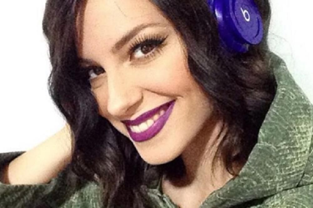 Izbušila se! Sara Jo stavila minđušu na veoma diskutabilno mesto! (FOTO)