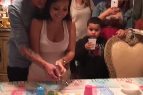 Napravili su zabavu da otkriju pol deteta, a onda je usledio šok! (VIDEO)